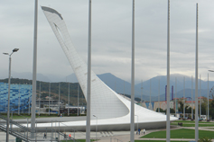 Сочи. Адлер. Чаша Олимпийского огня в Олимпийском парке 2014