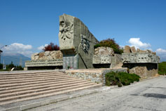 Алушта памятник Жертвам фашизма