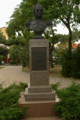 Анапа. Памятник генералу Гудовичу