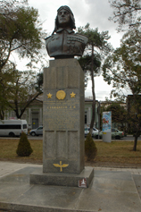 Новороссийск. Памятник лётчику Савицкому