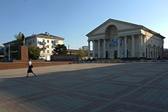 Новороссийск. Памятник В.И.Ленину и дворец культуры