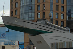 Новороссийск. Памятник морякам-черноморцам, торпедный катер 341 на волне