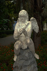 Абхазия. Новый Афон. Скульптура «Девушка-Ангел»