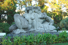 Сочи. Дендрарий. Скульптура «Природа» или «Адам и Ева»