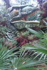 Сочи. Голова динозавра в парке «Ривьера»