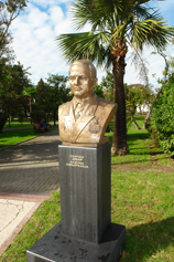 Абхазия. Сухуми. Памятник Сергею Дбару