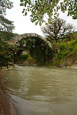 Абхазия. Сухуми. Река Беслетка и старый мост XI—XII века